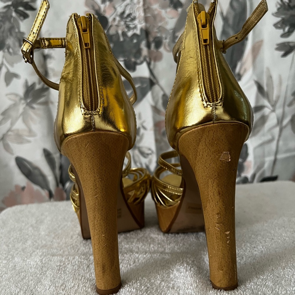 Gold Heels - Picture 5 of 5